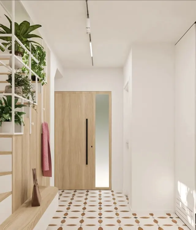 Entrée avec porte en bois, carrelage graphique et plantes